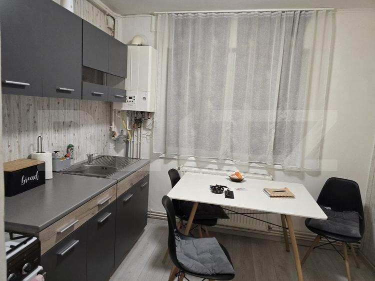 Apartament cu 2 camere semidecomandat, mobilat în Micro 16
