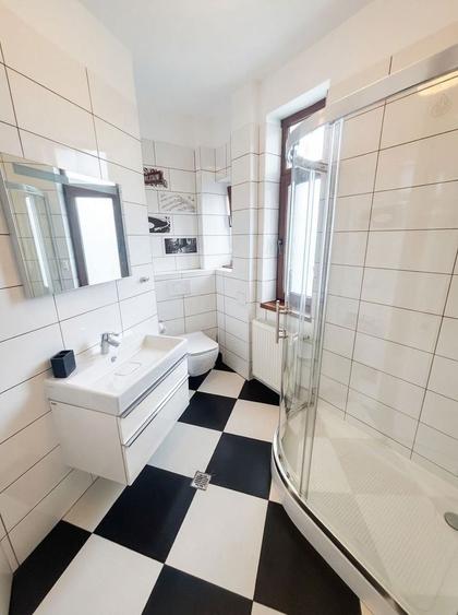Apartament cu 4 camere decomandat în Primăverii