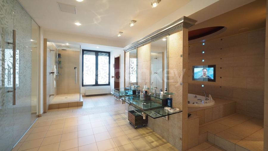 Penthouse cu 5 camere decomandat, mobilat în Herăstrău