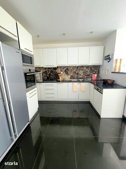 Casă cu 7 camere cu Teren 900 Mp în Corunca