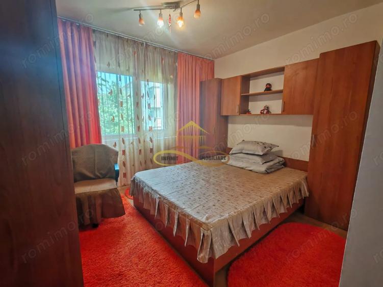 Apartament cu 3 camere decomandat, mobilat în Alexandru cel Bun