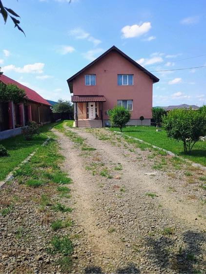 Casă cu Teren 300 Mp în Central