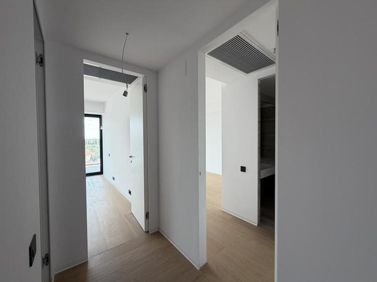 Apartament cu 4 camere decomandat în Floreasca