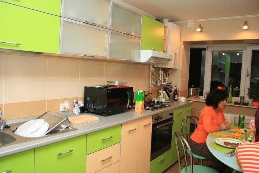 Apartament cu 3 camere decomandat în Exterior Vest
