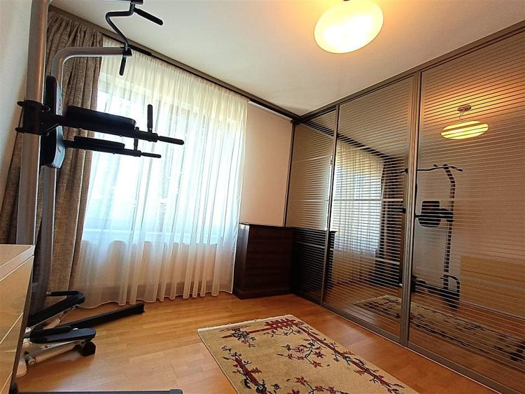 Apartament cu 5 camere decomandat, mobilat în Zorilor