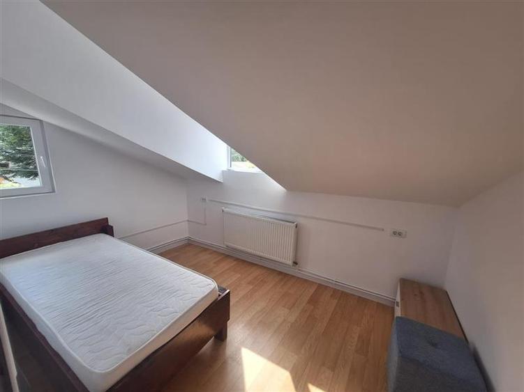Casă individuală cu 6 camere cu Canalizare în Exterior Est
