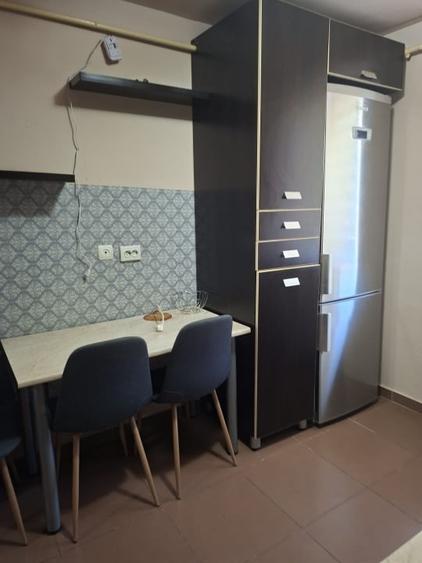 Apartament cu 3 camere decomandat, mobilat în Central