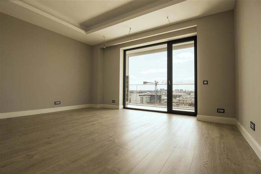 Apartament cu 5 camere decomandat în Herăstrău