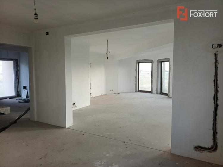 Casă individuală cu 5 camere cu Teren 747 Mp în Sânandrei