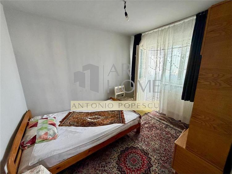 Apartament cu 4 camere decomandat în Malu Roșu