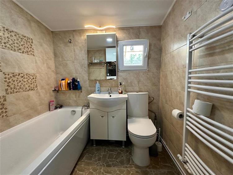 Casă individuală cu 3 camere cu Teren 1318 Mp în Holboca