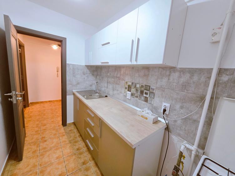 Apartament cu 3 camere semidecomandat, mobilat în Kogălniceanu