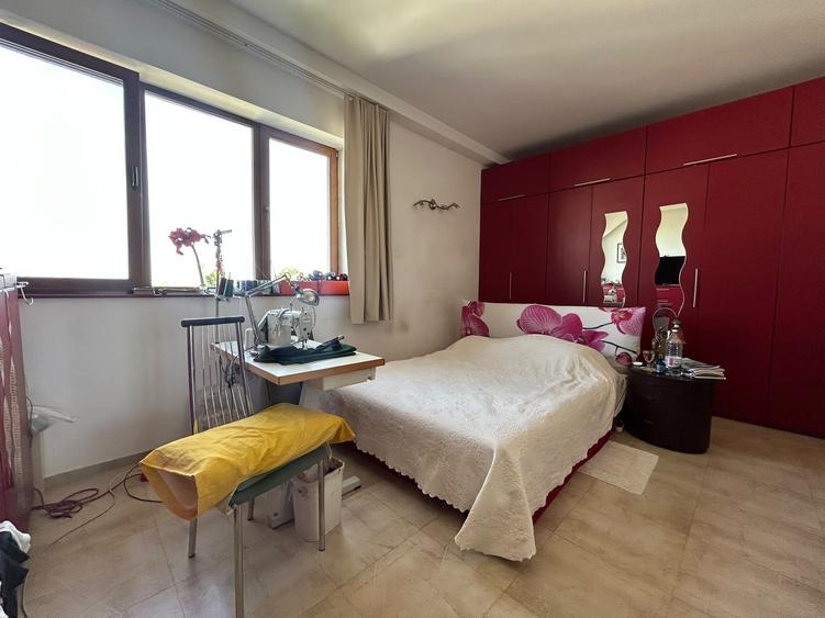 Penthouse cu 3 camere semidecomandat în Herăstrău