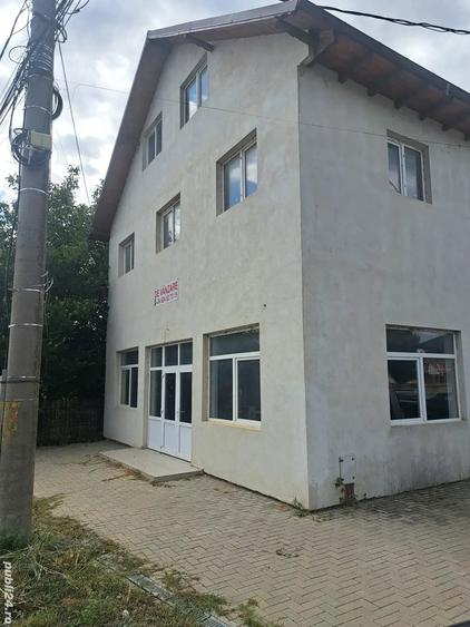 Spațiu comercial, de 1,100 mp, în Mărăcineni