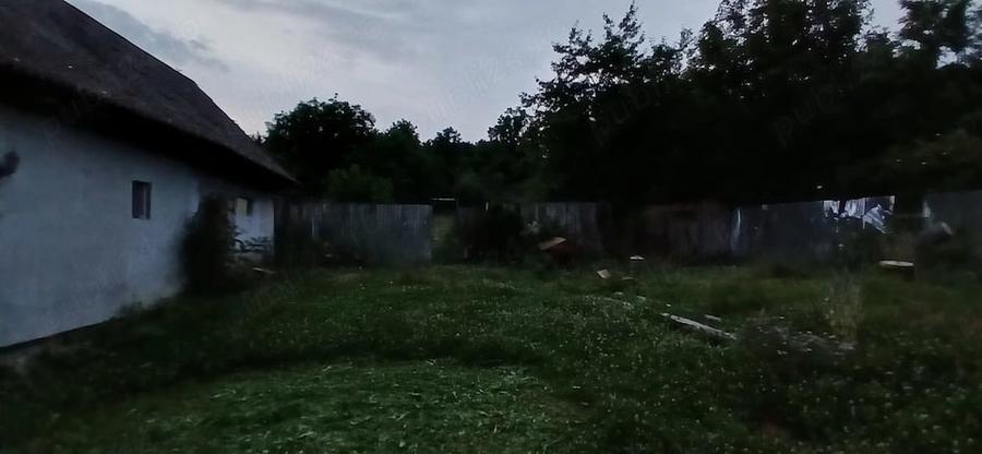 Casă cu 2 camere cu Teren 1800 Mp în Boholț