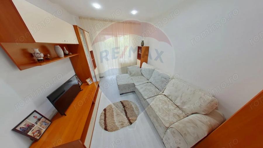 Apartament cu 3 camere decomandat în Central