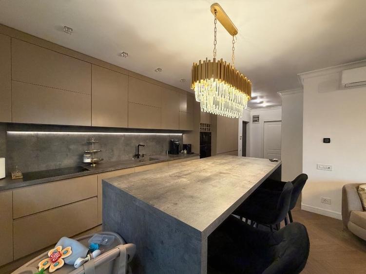 Apartament cu 3 camere decomandat, mobilat în Central