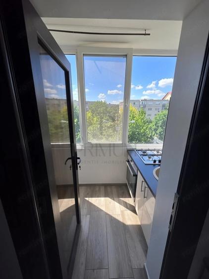 Apartament cu 3 camere decomandat în Girocului