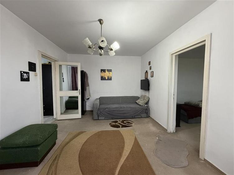 Apartament cu 2 camere nedecomandat în Podu Roș