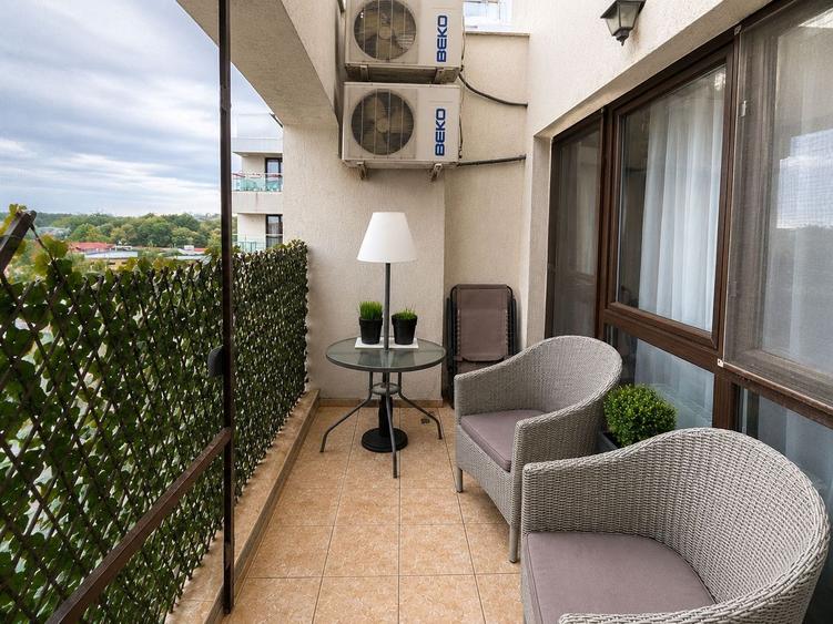 Apartament cu 3 camere semidecomandat, mobilat în Pipera