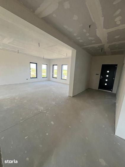 Casă cu 3 camere cu Teren 450 Mp în Burdea