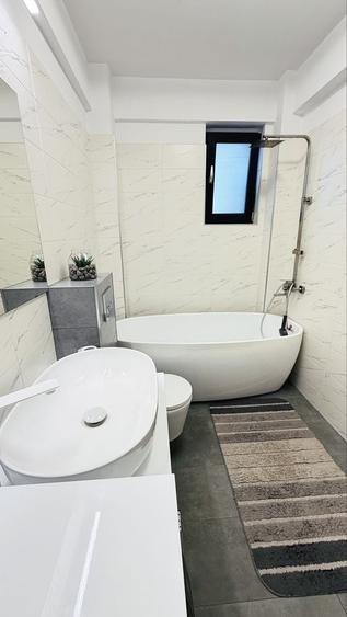 Apartament cu 3 camere decomandat în Bariera Vâlcii