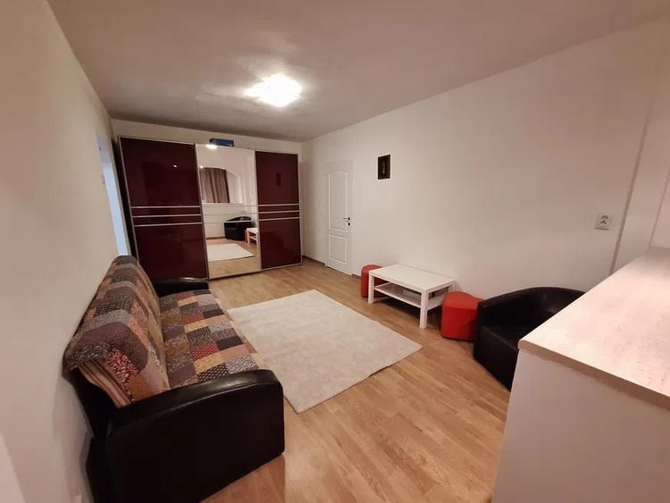 Apartament cu 2 camere semidecomandat, mobilat în Tătărași