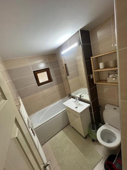 Apartament cu 3 camere decomandat în Liliacului