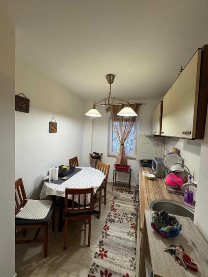 Apartament cu 3 camere decomandat în Exterior Vest
