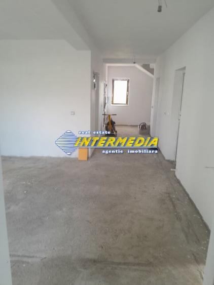 Casă individuală cu 4 camere cu Teren 450 Mp în Micești