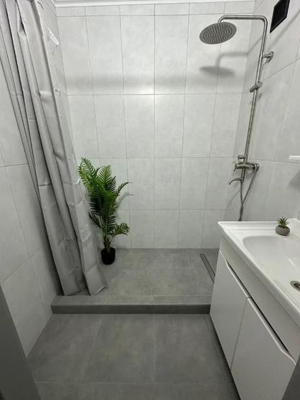 Garsonieră decomandată în Tei