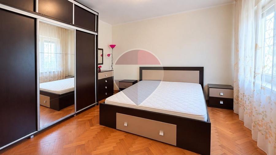 Casă individuală cu 4 camere cu Teren 428 Mp în Central