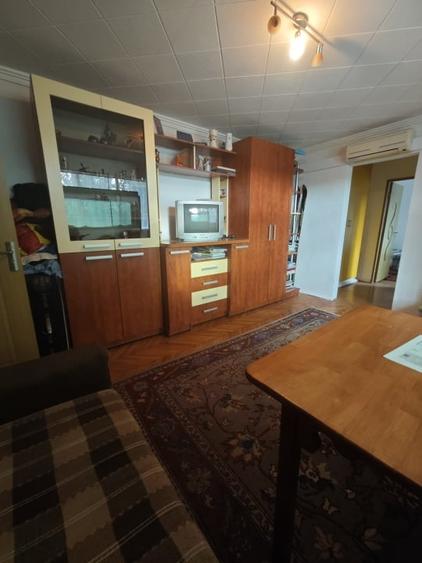 Apartament cu 2 camere semidecomandat, mobilat în Săsar