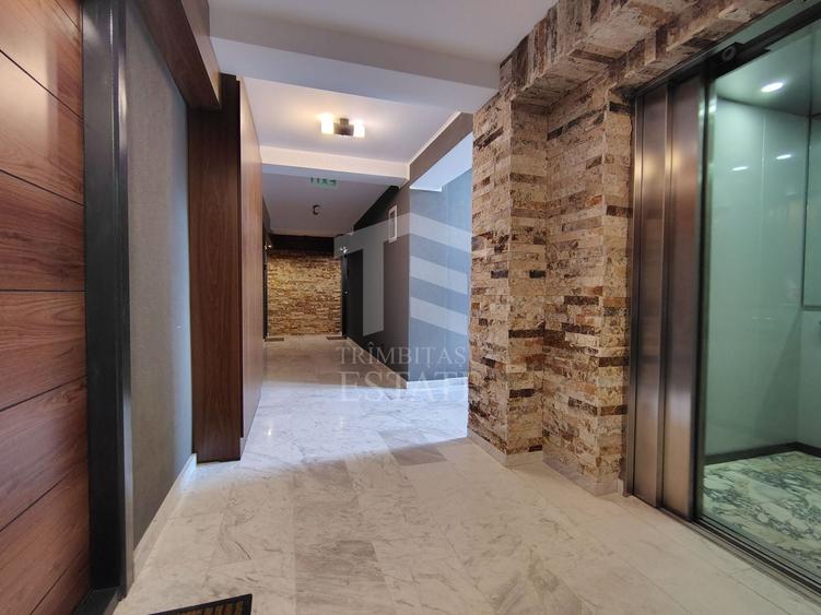 Apartament cu 2 camere semidecomandat, mobilat în Central