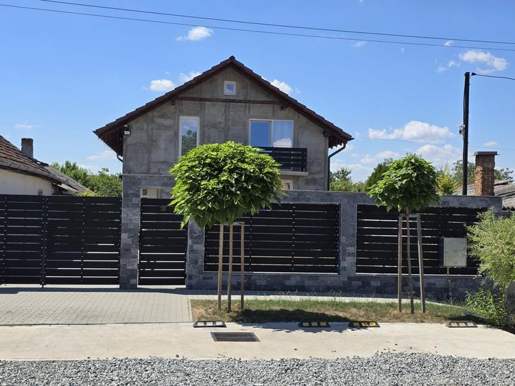 Casă cu 4 camere în Central