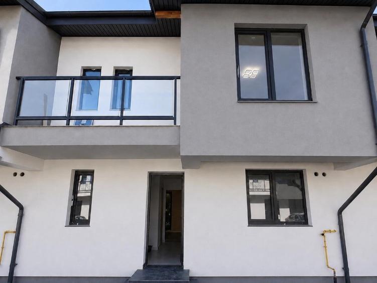 Casă cu 4 camere cu Teren 155 Mp în 1 Decembrie