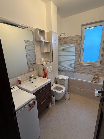 Apartament cu 3 camere decomandat, mobilat în Dumbrăvița