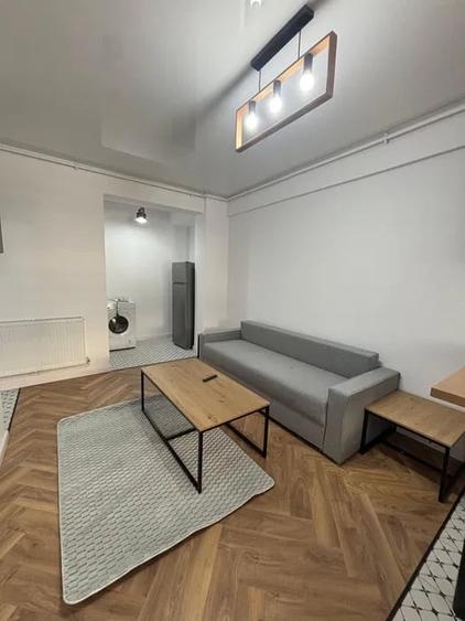Apartament cu 2 camere decomandat, mobilat în Universitate