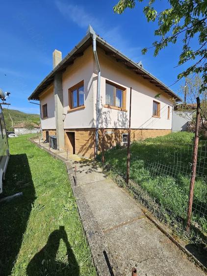 Casă cu 3 camere cu Teren 1060 Mp în Lunca (Băița)