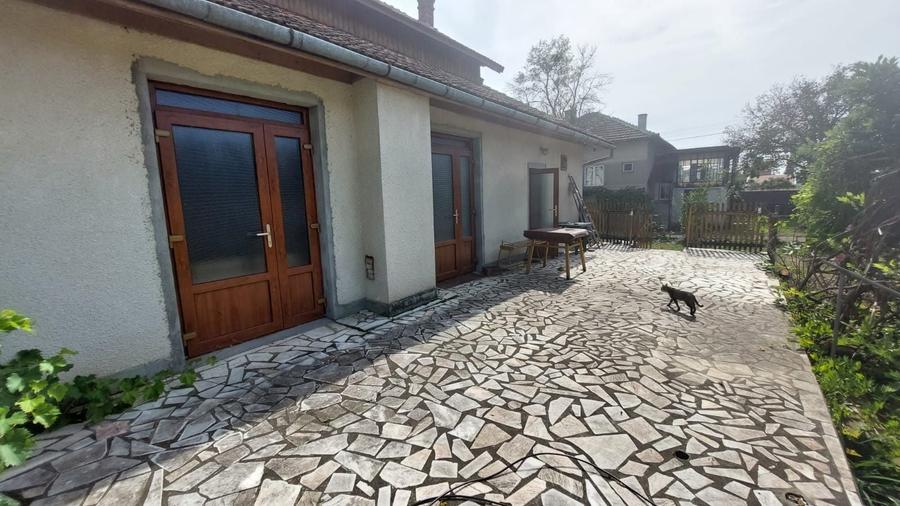 Casă cu 4 camere în Săvârșin