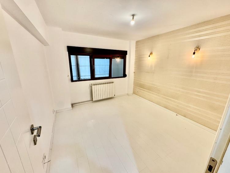 Apartament cu 3 camere decomandat, mobilat în Tei