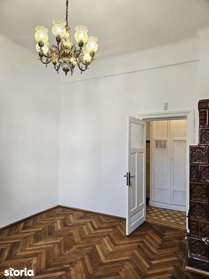 Casă cu 6 camere cu Teren 250 Mp în Unirii