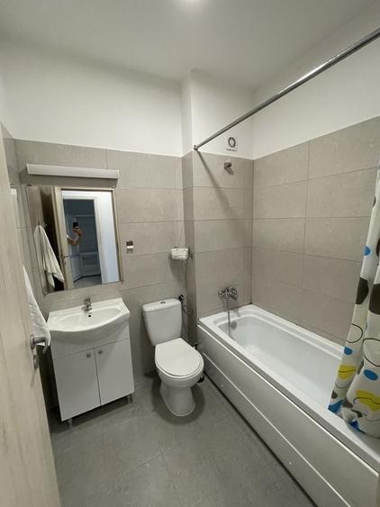 Garsonieră decomandată în Roșu