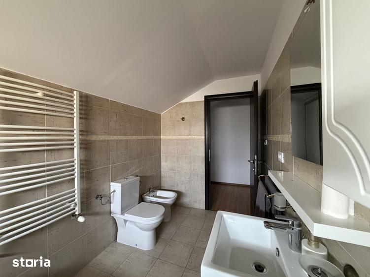 Casă cu 5 camere cu Teren 355 Mp în Central