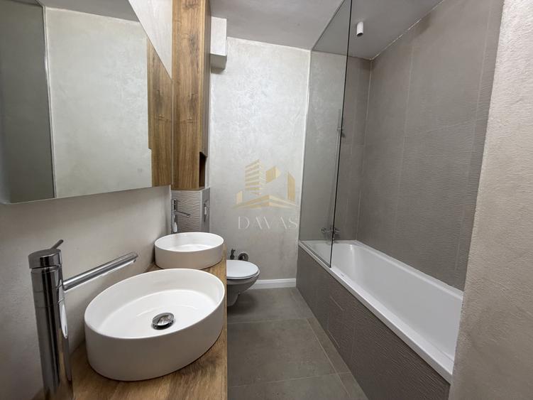 Apartament cu 3 camere decomandat, mobilat în Între Lacuri