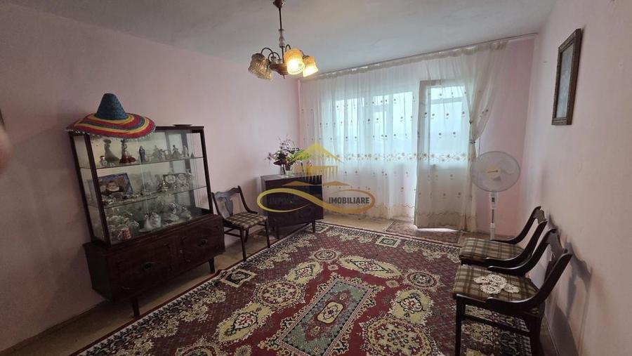 Apartament cu 3 camere decomandat în Alecu Russo