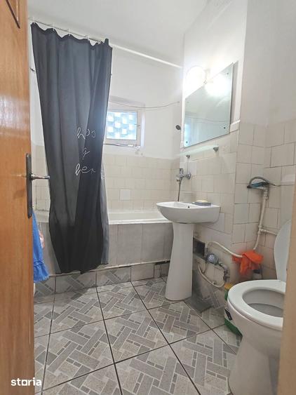 Apartament cu 2 camere semidecomandat în Craiovei