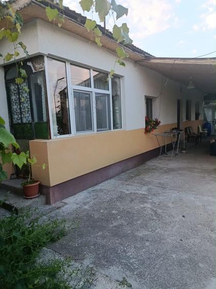 Casă cu 4 camere în Colacu