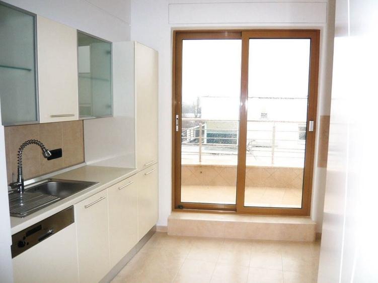 Penthouse cu 3 camere decomandat, mobilat în Primăverii