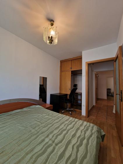 Apartament cu 3 camere decomandat în Colentina